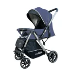 Coche para bebé Beverly Baby Cam color azul con capota amplia, asiento acolchado y ruedas grandes para paseos cómodos y seguros.