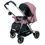Coche para bebé Beverly Baby Cam color rosado con capota amplia, asiento acolchado y ruedas grandes para paseos cómodos y seguros.