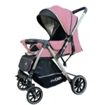Coche para bebé Beverly Baby Cam color rosado con capota amplia, asiento acolchado y ruedas grandes para paseos cómodos y seguros.
