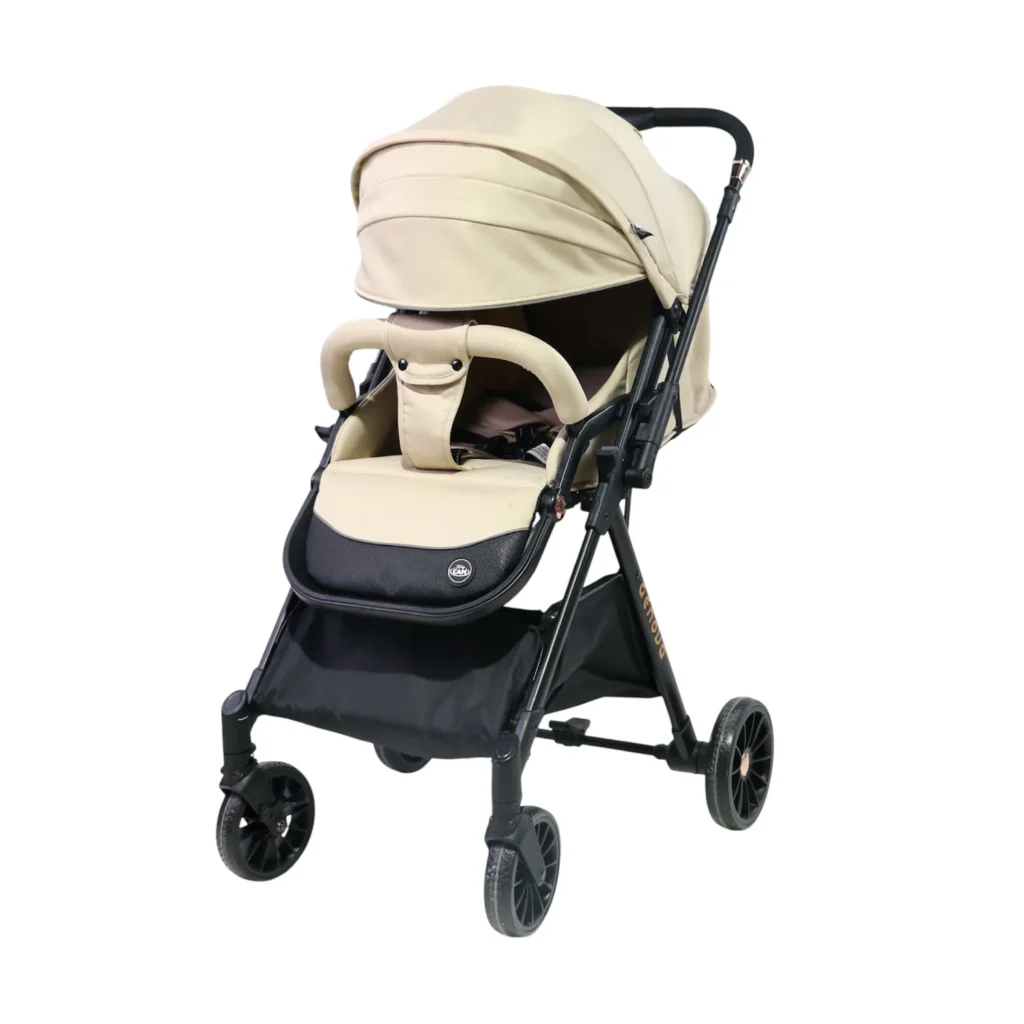 Coche para bebé Génova color beige con capota amplia, asiento acolchado y ruedas estables, ideal para paseos cómodos y seguros