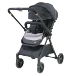 Coche para bebé Génova color negro con capota amplia, asiento acolchado y ruedas estables, ideal para paseos cómodos y seguros