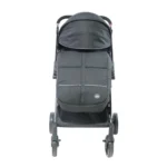 Coche para bebé Génova color negro con capota amplia, asiento acolchado y ruedas estables, ideal para paseos cómodos y seguros