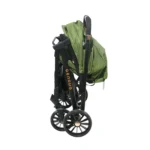 Coche para bebé Génova color verde con capota amplia, asiento acolchado y ruedas estables, ideal para paseos cómodos y seguros