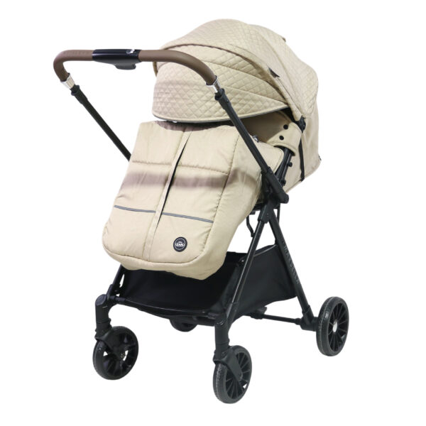 Coche para bebé Marsella color beige con capota amplia, asiento reclinable y ruedas grandes, ideal para paseos cómodos y seguros