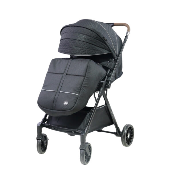 Coche para bebé Marsella color negro con capota amplia, asiento reclinable y ruedas grandes, ideal para paseos cómodos y seguros