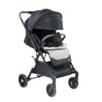 Coche para bebé Marsella color negro con capota amplia, asiento reclinable y ruedas grandes, ideal para paseos cómodos y seguros