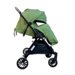 Coche para bebé Marsella color verde con capota amplia, asiento reclinable y ruedas grandes, ideal para paseos cómodos y seguros
