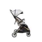 Coche para bebé Denver Baby Cam color negro con capota amplia, asiento acolchado y ruedas giratorias para paseos cómodos y seguros.