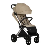 Coche para bebé Kronos Baby Cam color beige con capota amplia, asiento acolchado y ruedas grandes para paseos cómodos y seguros