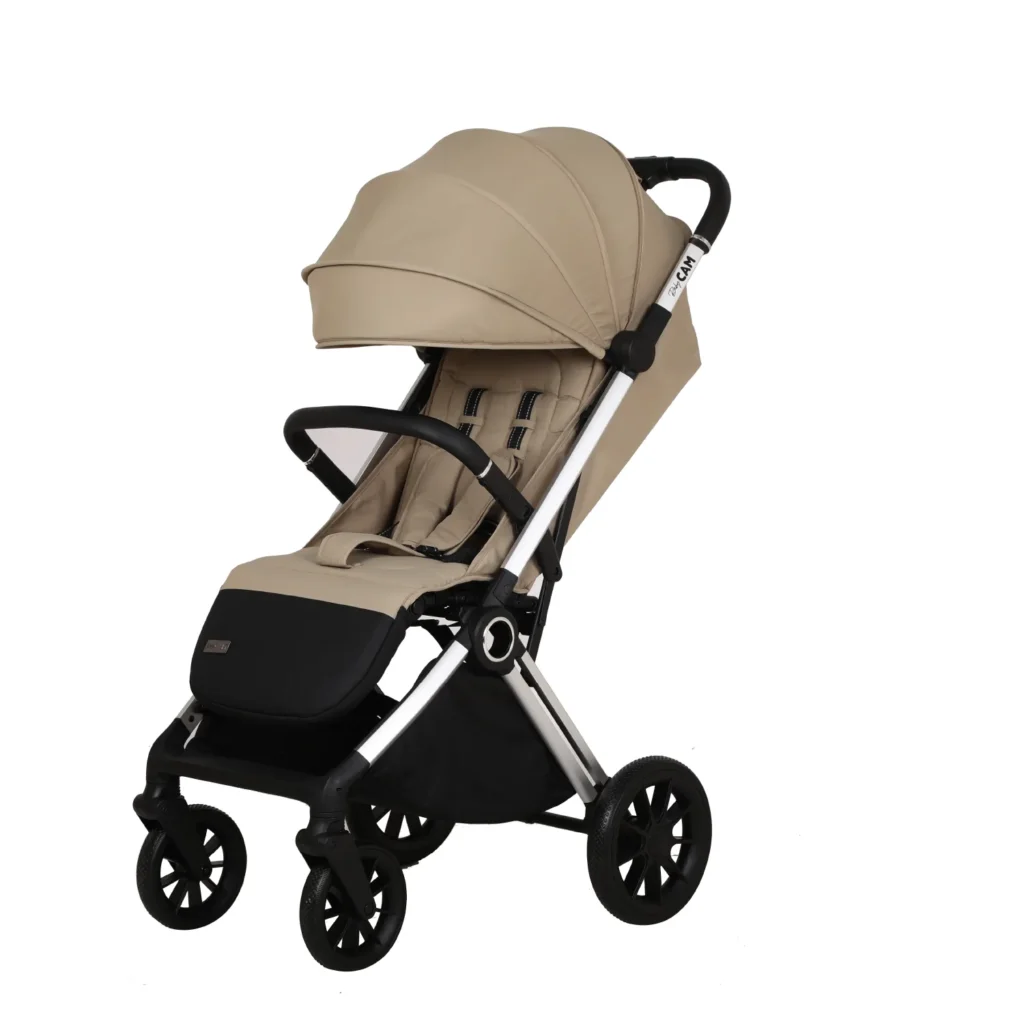Coche para bebé Kronos Baby Cam color beige con capota amplia, asiento acolchado y ruedas grandes para paseos cómodos y seguros