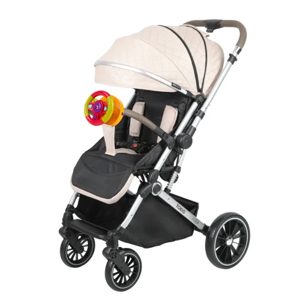 Coche para bebé Tokio New beige con asiento acolchado, bandeja frontal y ruedas giratorias con suspensión para paseos cómodos y seguros.