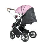 Coche para bebé Tokio New rosado con asiento acolchado, bandeja frontal y ruedas giratorias con suspensión para paseos cómodos y seguros.