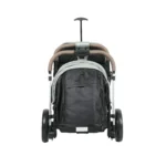 Coche para bebé Tokio New verde con asiento acolchado, bandeja frontal y ruedas giratorias con suspensión para paseos cómodos y seguros.